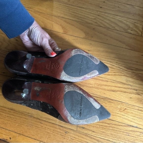 Donald Pliner Couture Black Red Suede Gray  Colored Pump Shoe  Size 8.5 Country - Picture 4 of 6